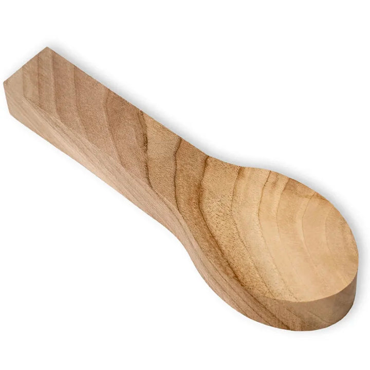 B7 – lusikatäis pähklit puidunikerdamiseks