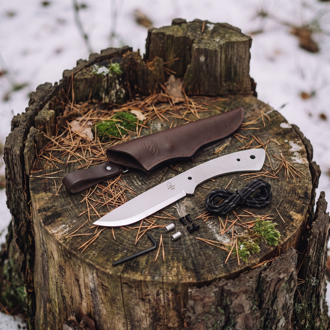 BeaverCraft Dune Knivbyggesett - Bushcraftblad med Skinnslire - oversikt over innholdet i settet