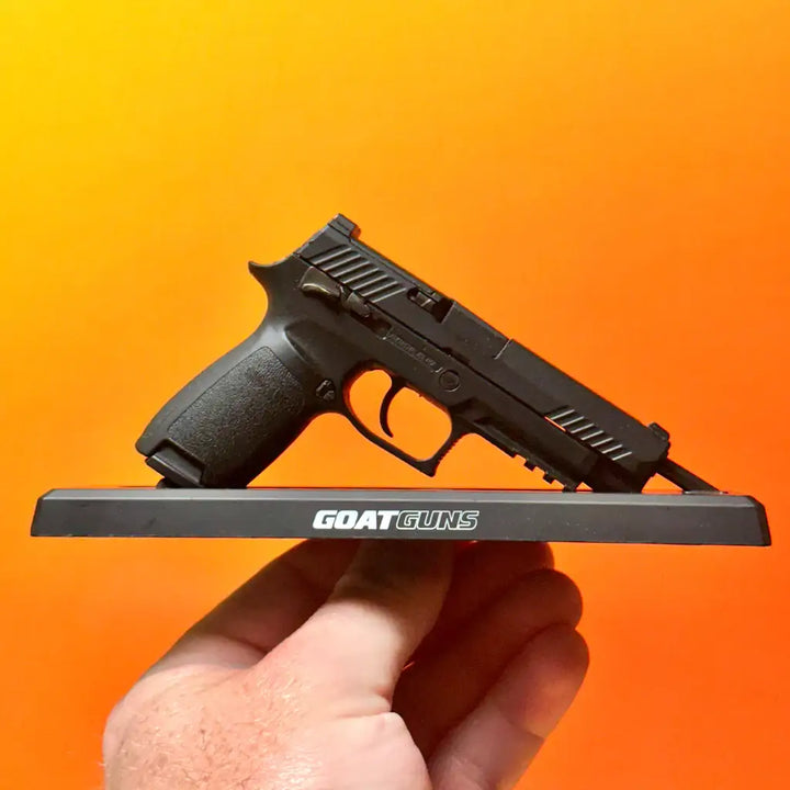 Goatguns - Mini Sig Sauer M17 Pistol - Svart - Replika Modell - Game-On.no