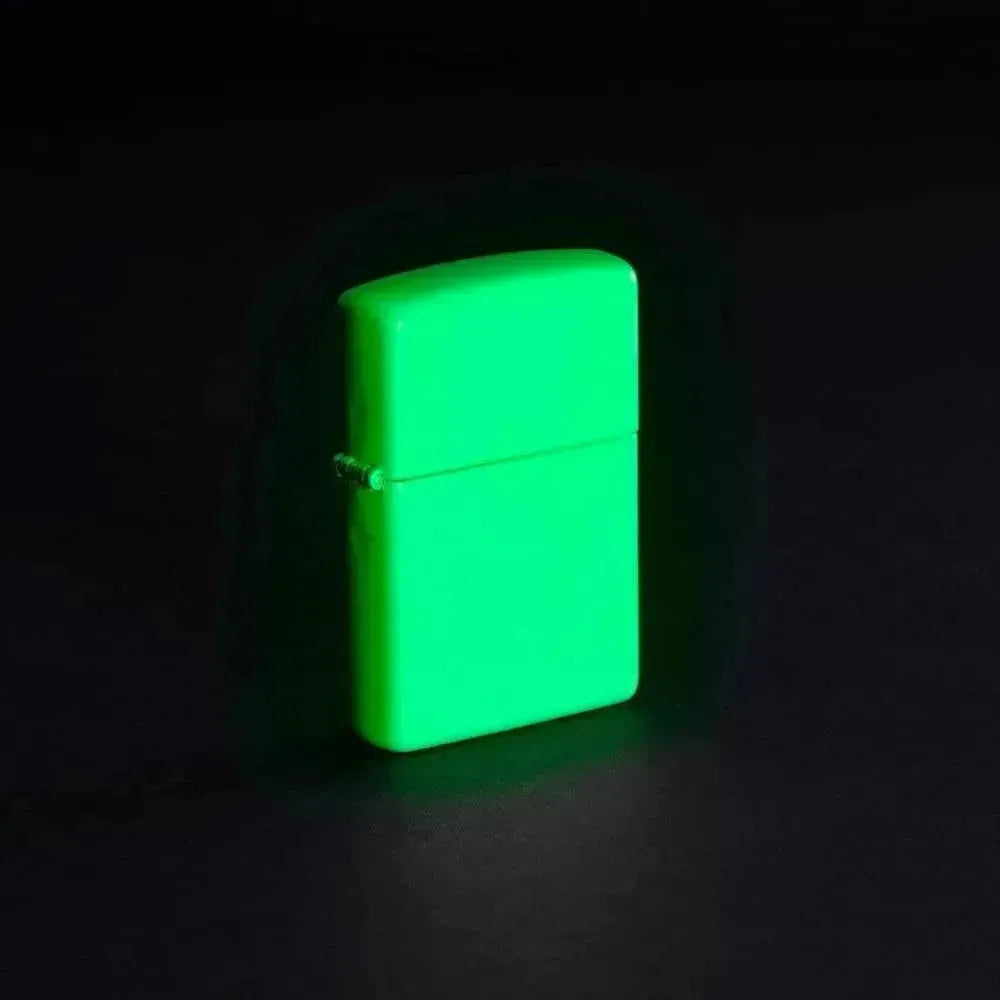 Zippo - Klassisk Hvit Selvlysende Lighter - Game-On.no